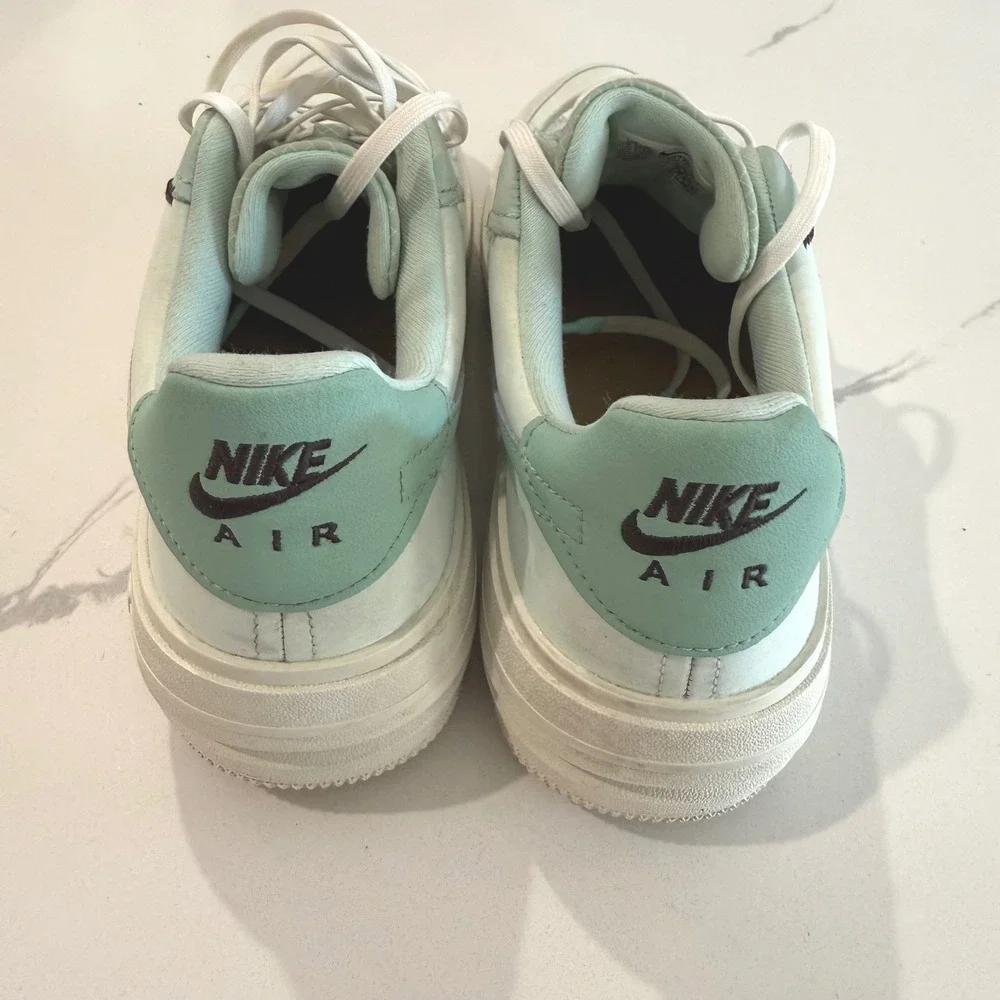 Nike‎ Air Force 1 Low Platform Swoosh Womens Size 10 Sneakers Shoes DX3730-300
